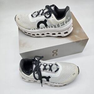 Women's On Cloudmonster Running Shoe Size 7.5